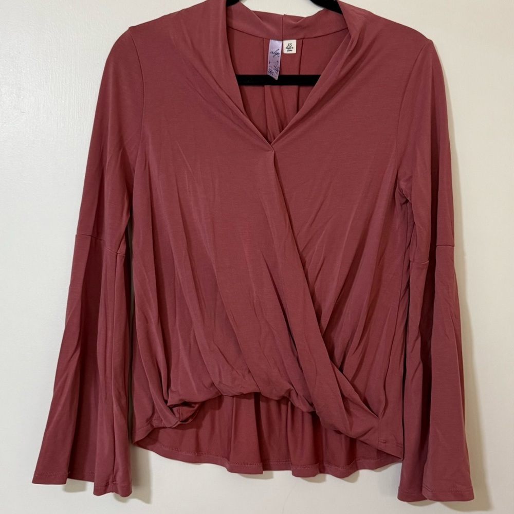 Alya Francesca's Mauve Pink Faux Wrap Top Bell Sleeve Size XS - Picture 2 of 9